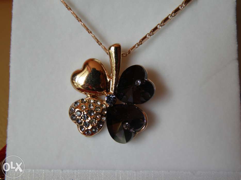 Totalna wyprzedaż; Czterolistna Koniczynka "Swarovskiego"