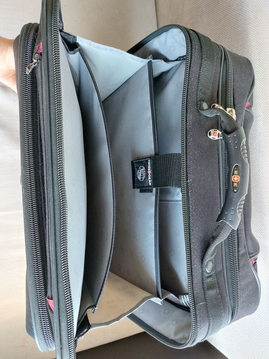 Walizka, torba na kółkach Wenger na Laptopa.