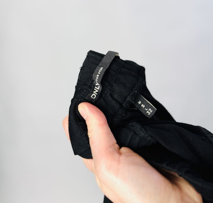 Czarne spodnie jogger z troczkiem S 36