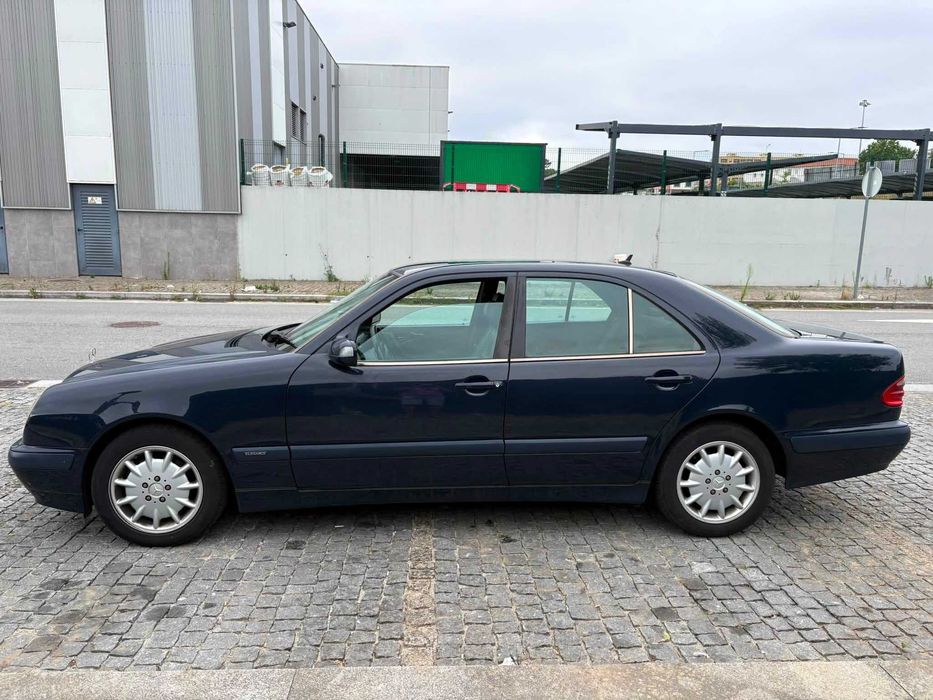 MERCEDES-BENZ E270 CDI ELEGANCE (W210) Diesel Impecável — photo 4
