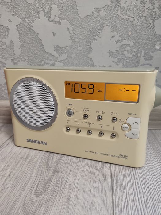 Продам радіоприймач Sangean pr-d4