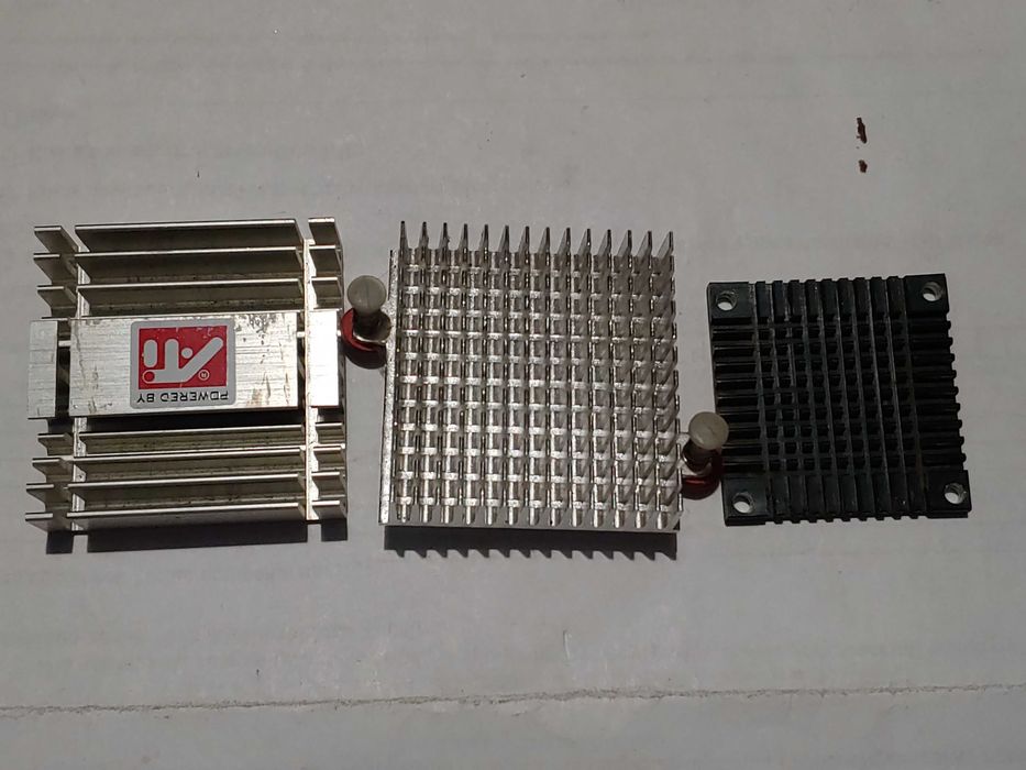 Радиатор от чипсета материнской платы и видеокарты