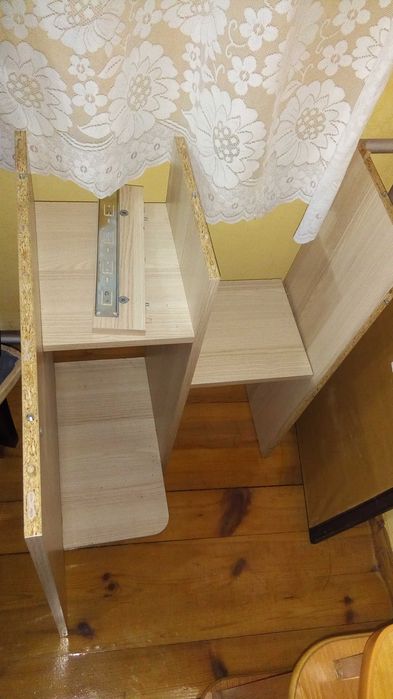 Duże biurko komputerowe do złożenia