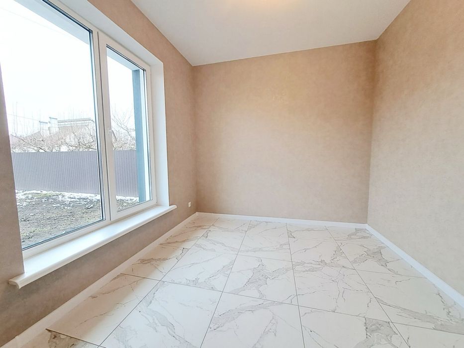 Продам будинок 120 м.кв. на 5 сотках з терасою та навісом для авто