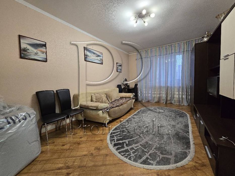 Продаж 2 кімн. квартири на Теремках вулиця Луценка 5