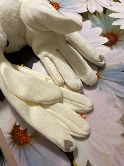 Нові рукавички з білим хутром і сенсором для телефона