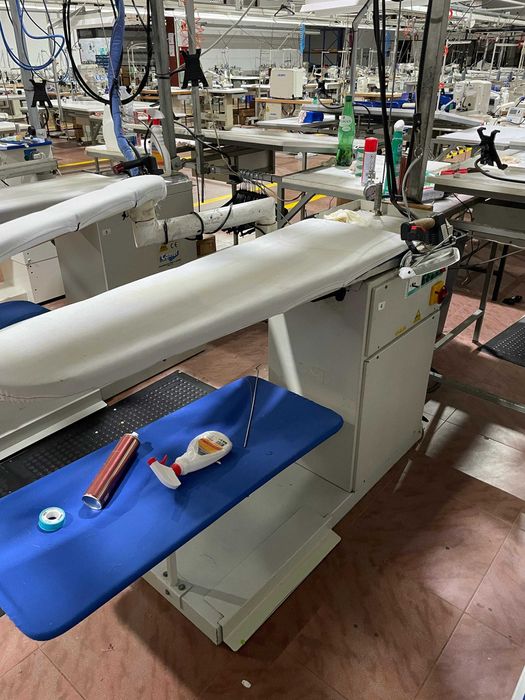 Mesa de Passar a Ferro Bico de Pato - Usadas