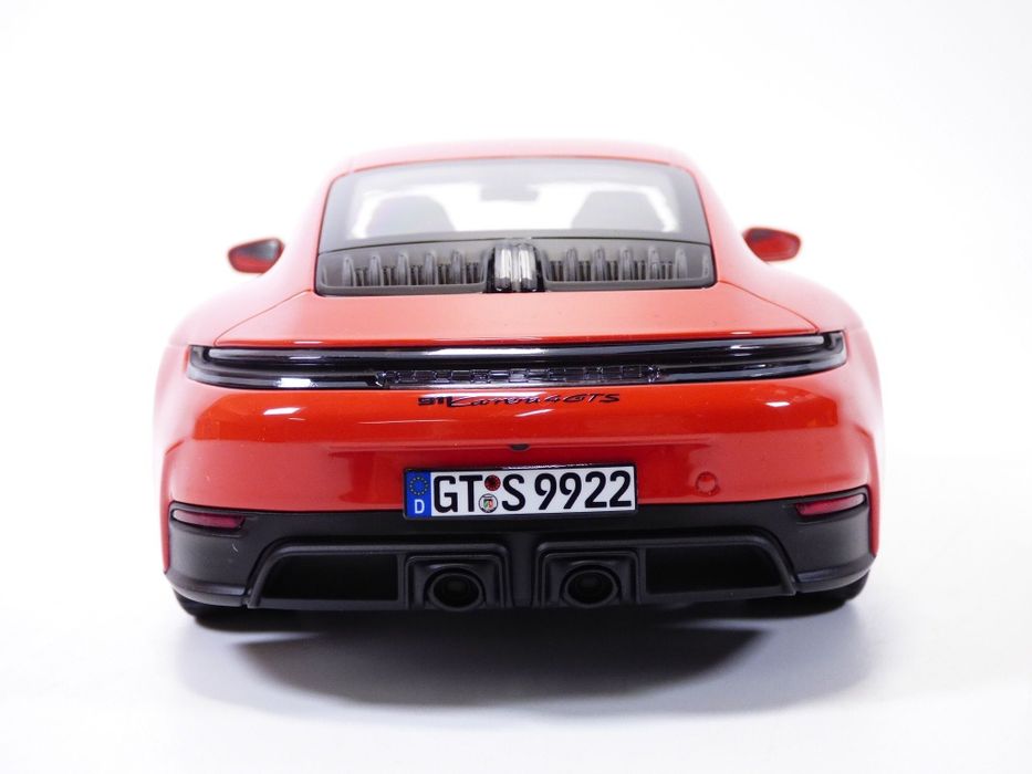 Porsche 911 carrera 4 gts - norev 1/18