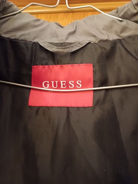 Casaco cinzento alcochado da Guess