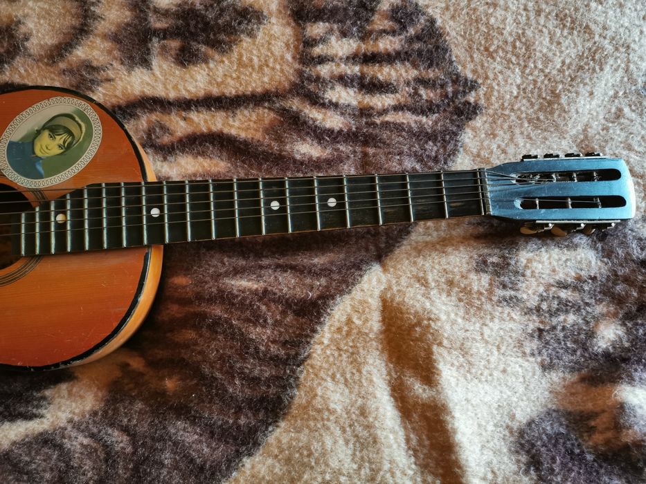 Продам гитару 7 струнную