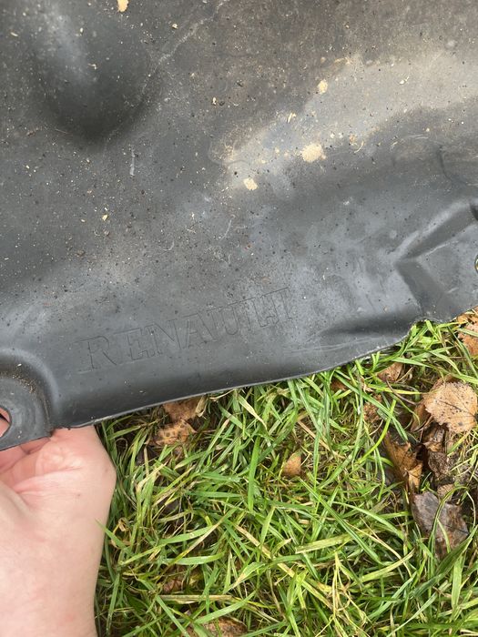 Підкрильник Megan 3 лівий передня частина . 63845249R