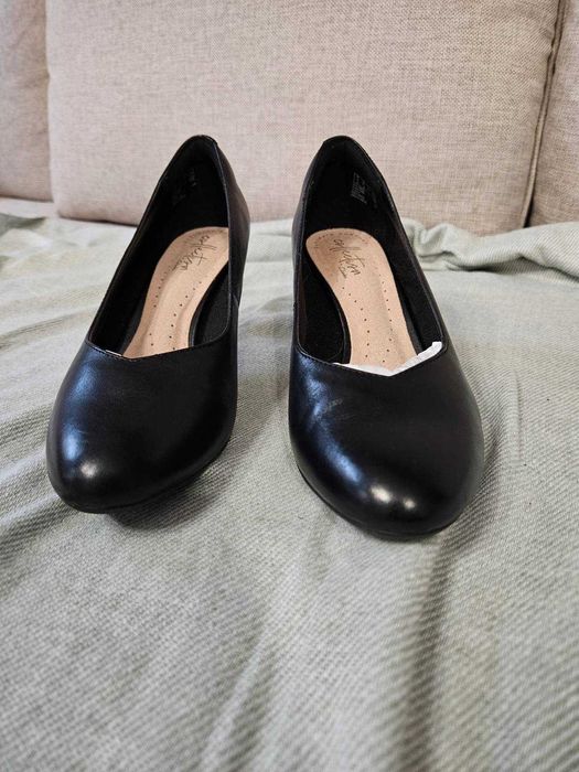 Czarne czółenka skórzane Clarks nowe rozmiar 37