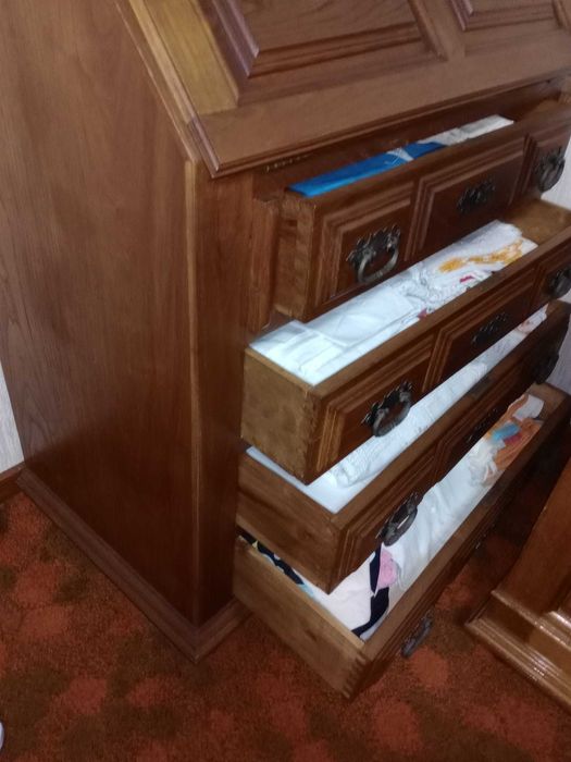 Quarto Completo: Cama Solteiro, Mesa Cabeceira, Cadeira e Escrivaninha