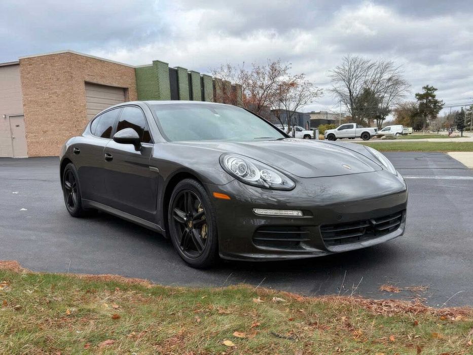 Porsche Panamera      2015