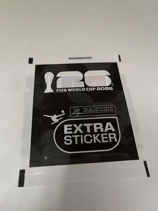 Saqueta fechada com 3 extra sticker 2026
