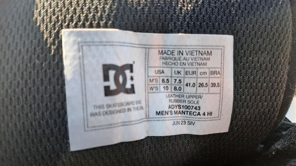 Скейтбордичні кеди (хайтопи) DC Shoes.