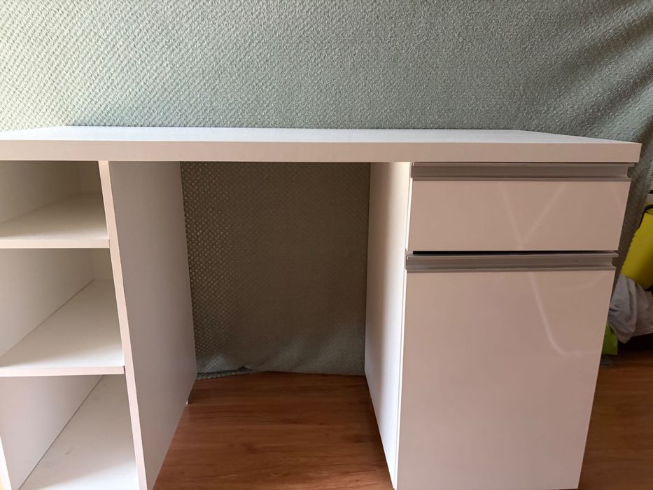 Sprzedam biurko białe