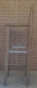 Bancos altos em madeira de castanho - 4 unidades