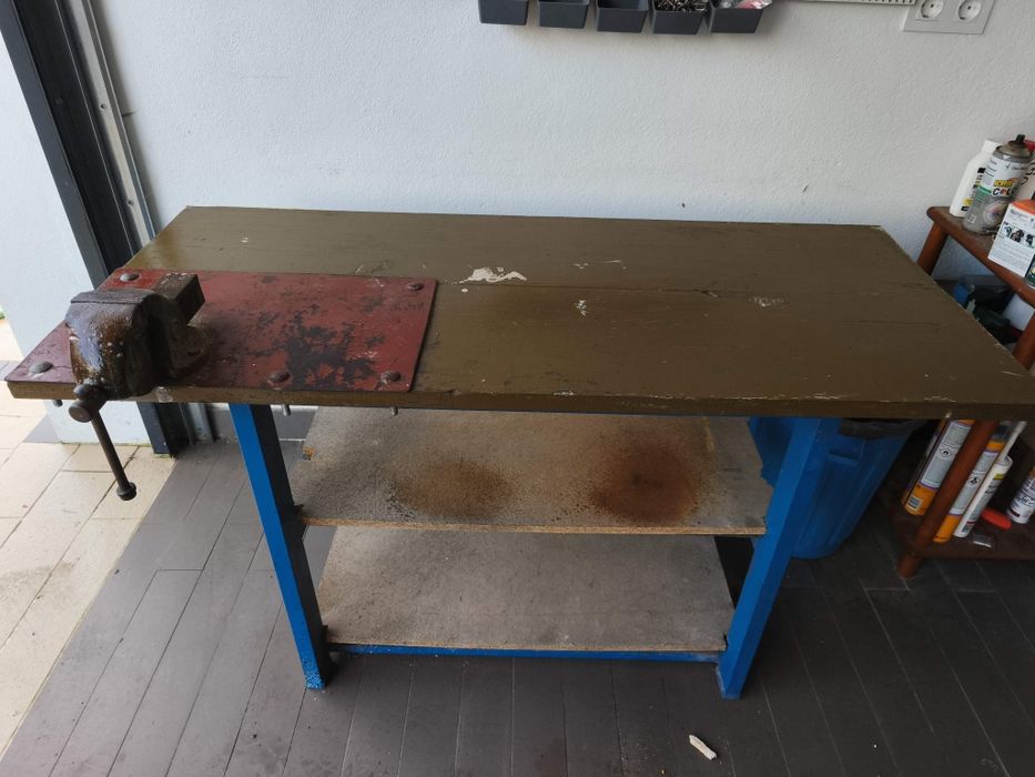 Bancada de trabalho com torno