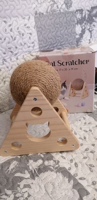 Nowy drapak dla kota, obrotowa kula