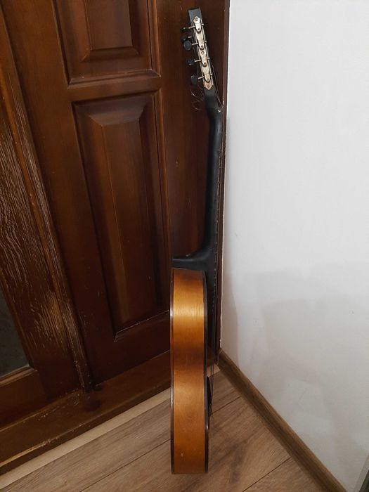 продам гитару семиструнную