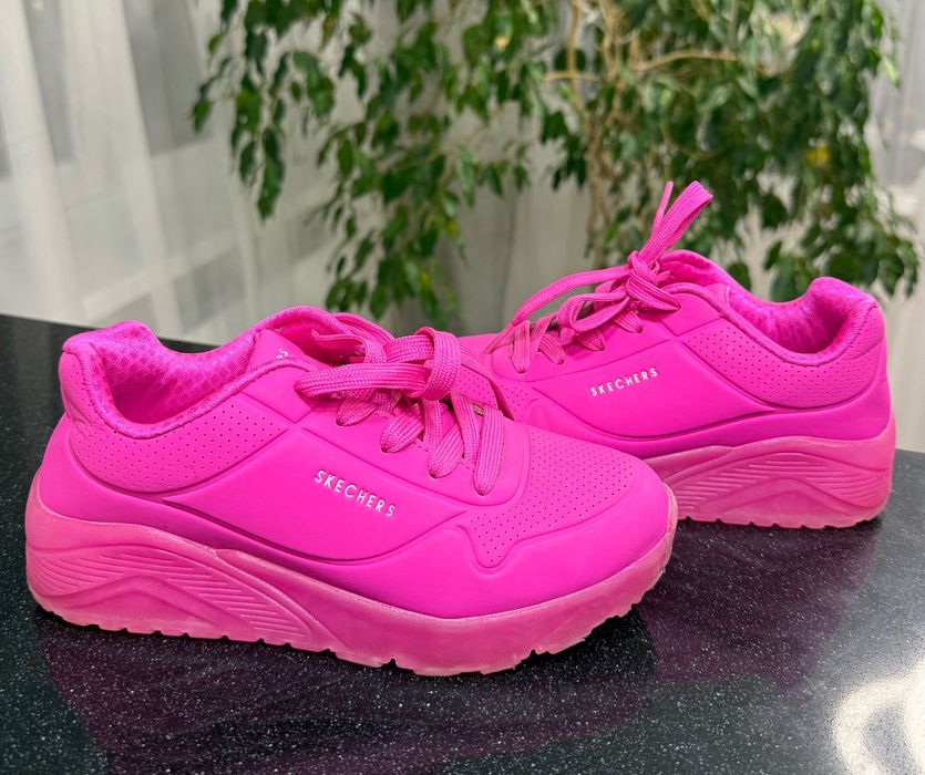 Стильні і яскраві кросівки Skechers розмір 33,5 євро