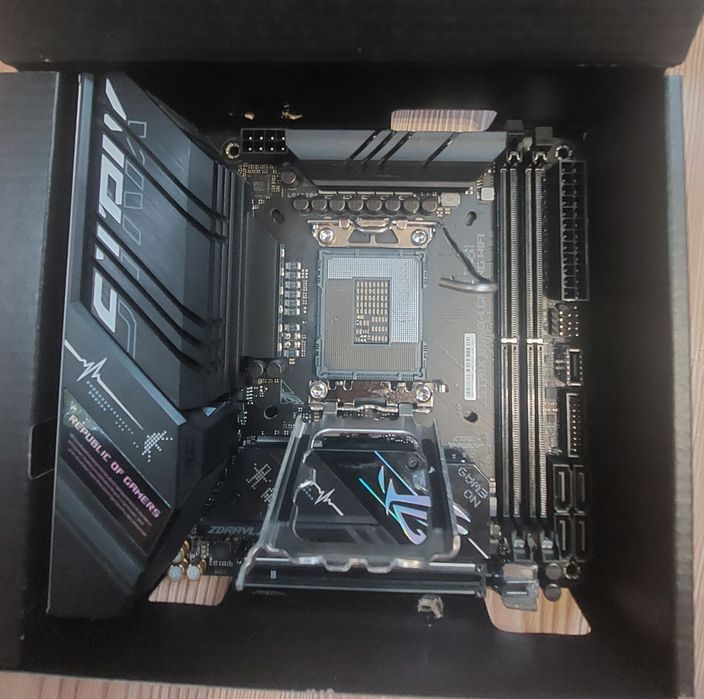 Материнська плата Asus Strix B660i ITX