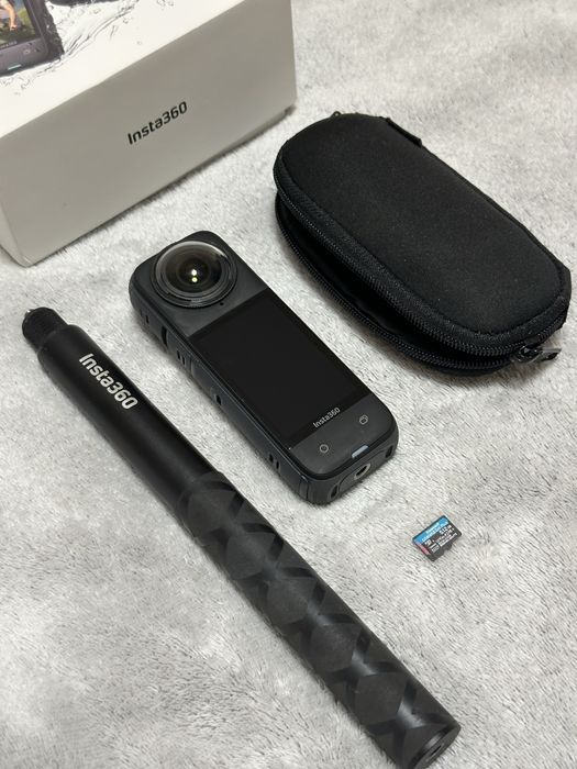 Insta360 X4 + Selfie Stick Insta360 23-114cm + MicroSD Kingston 512 gB