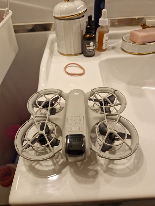 Dron DJI Neo + etui do transportu