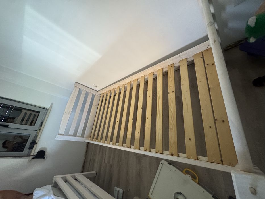 Cama solteiro branca