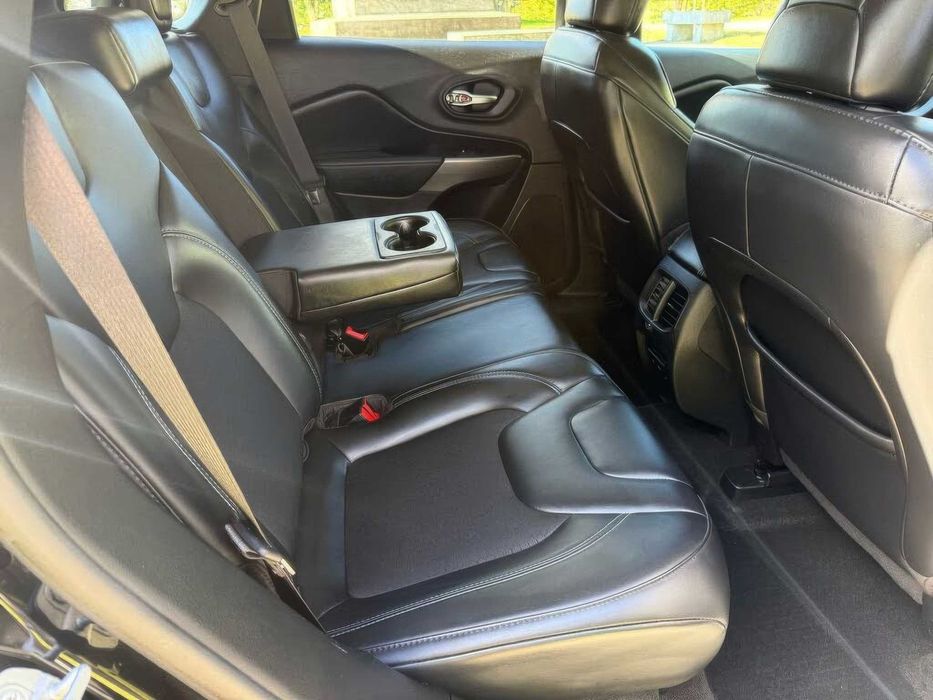 Jeep Cherokee Latitude Plus      2020