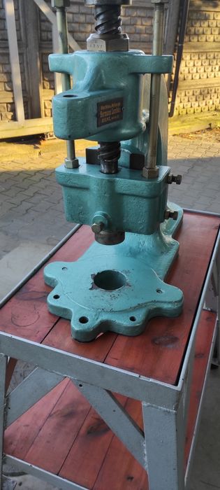 Prasa balansowa ręczna