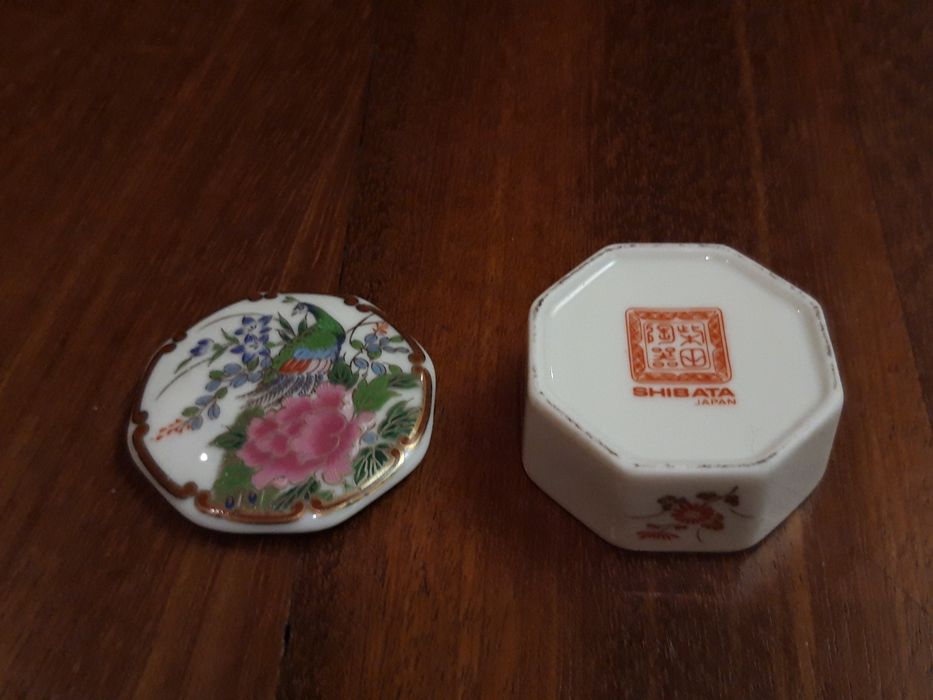 Caixa pequena de porcelana da marca japonesa Shibata