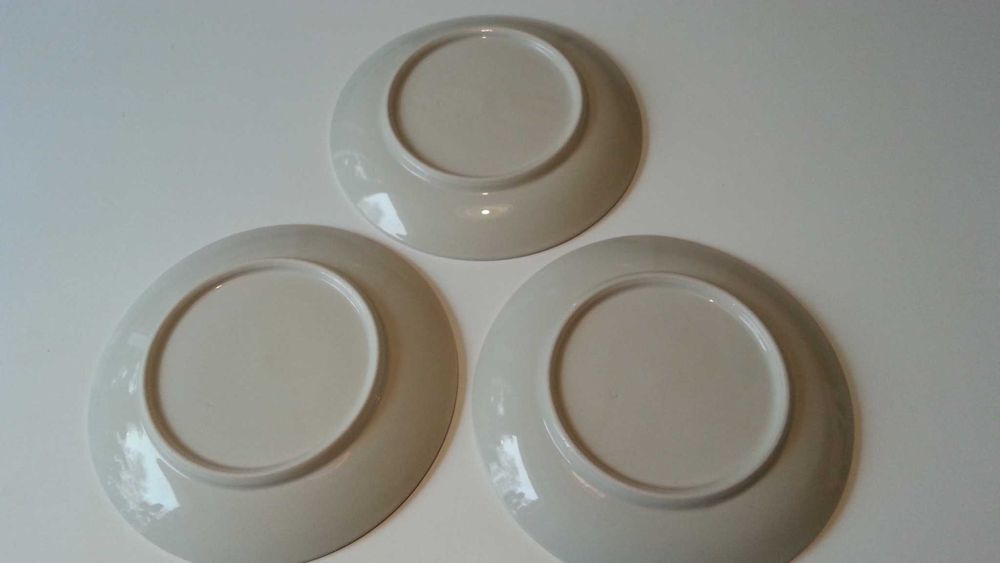 Talerzyki deserowe z owocowym wzorem