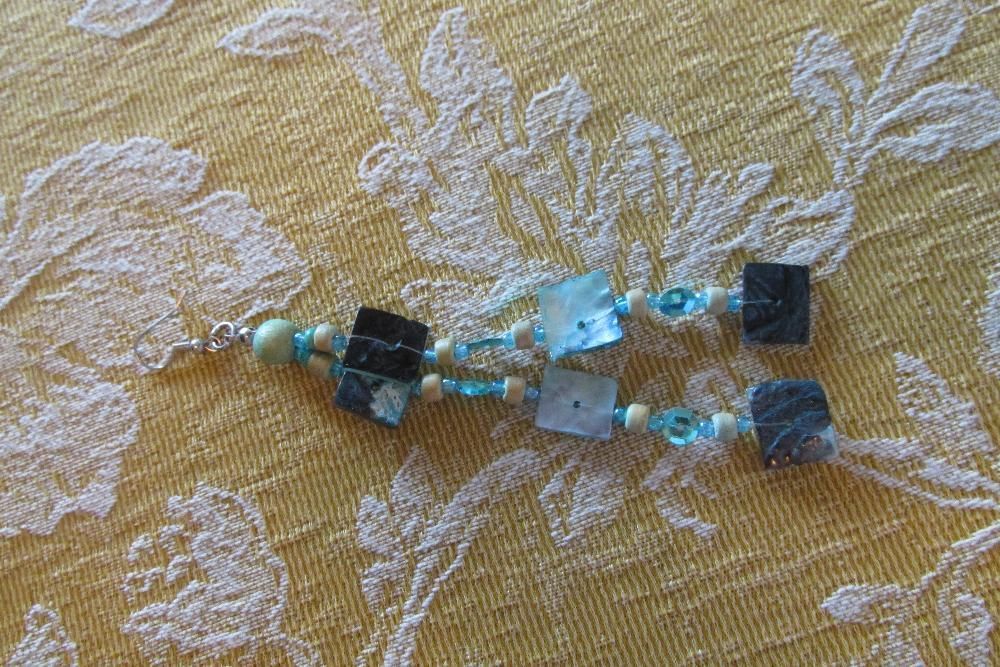 Conjunto variado de brincos