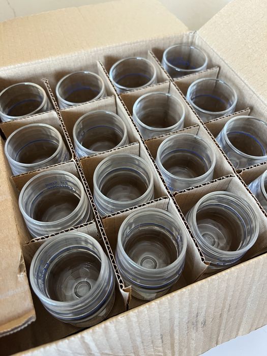 4 copos - mas tenho  40 copos de vidro Libbey – 12 cl (novos)