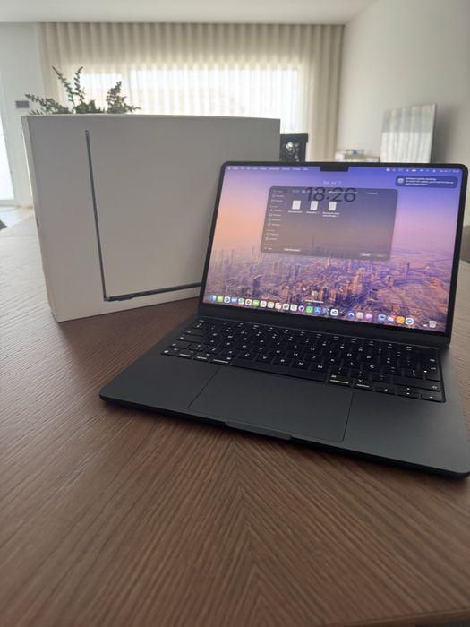 MacBook Air 13” M3 2024 8GB - Como Novo