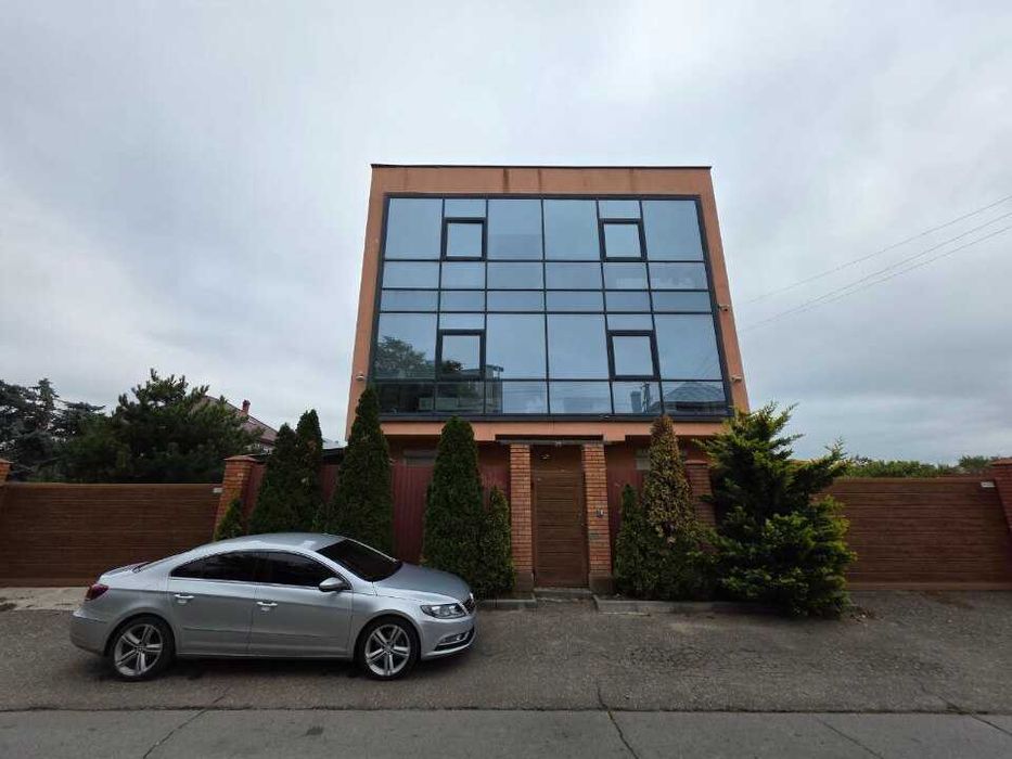 Дом 473 кв.м. 9 комнат вул. Надії, ж/м "Чорноморка", 1 4 сотки