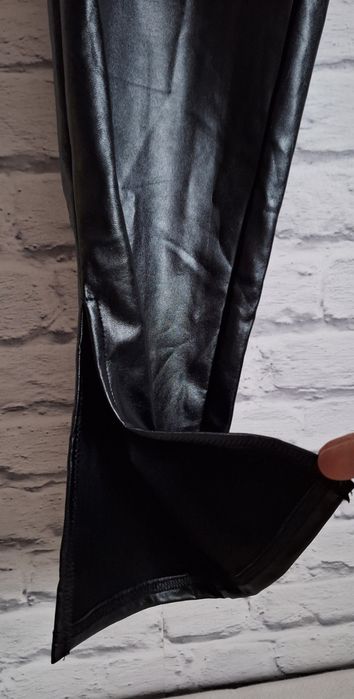 Zara czarne spodnie z ekoskóry 48y