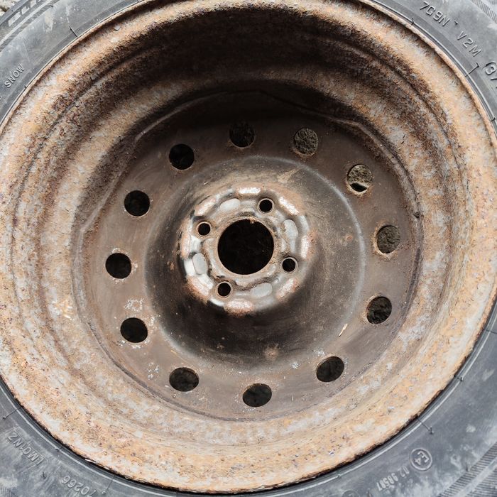 Зимова гума на металевих дисках