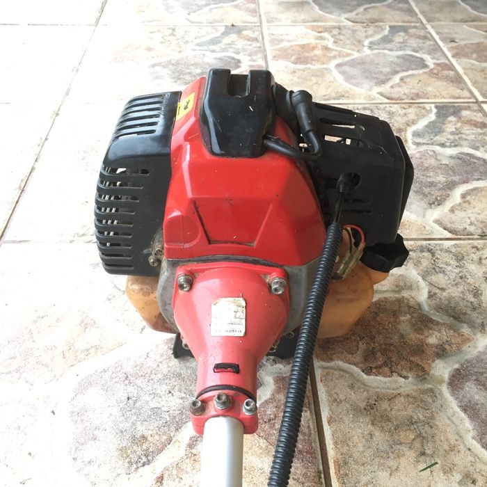 Бензокосілка для саду