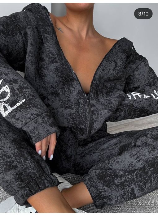 Продам новий костюм 48р