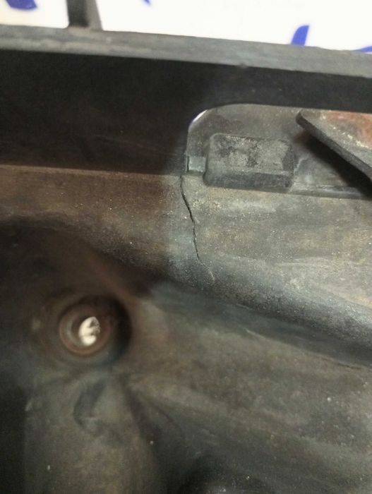 Base / Suporte de Bateria VW Polo / Ibiza / Fabia Original 6Q0915331