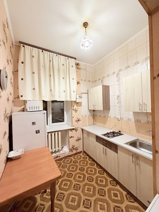Продаж 1к сталінки на пл.Перемоги