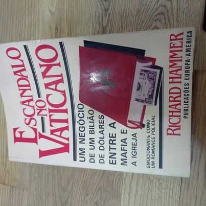 vendo livro Escândalo no Vaticano