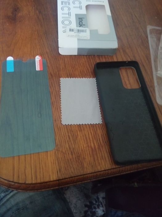 Продам чихол и захісну плівку на самсунг а 52