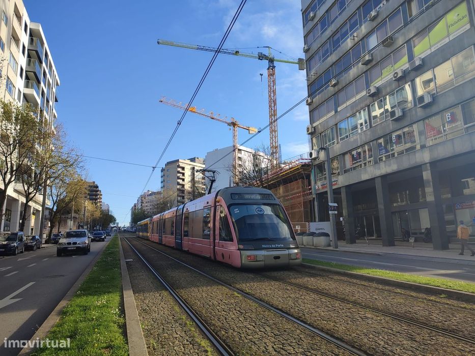 T2+1 situado na emblemática Avenida República junto ao El Corte Inglês