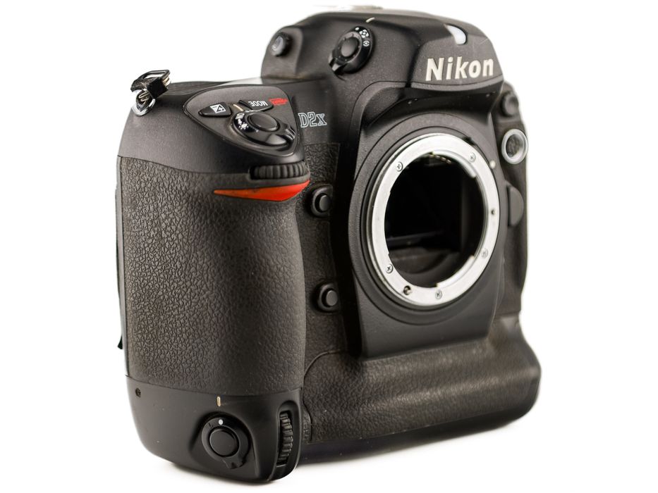 Lustrzanka Nikon D2x z ładowarką - przebieg 89790