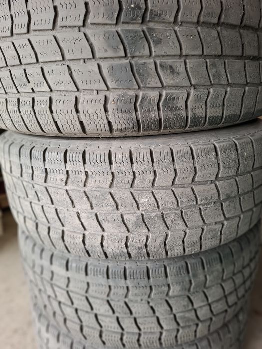 Opony zimowe 235 / 65 R16 M + S