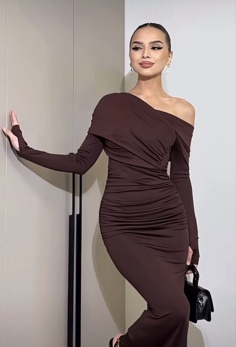 Неймовірна сукня